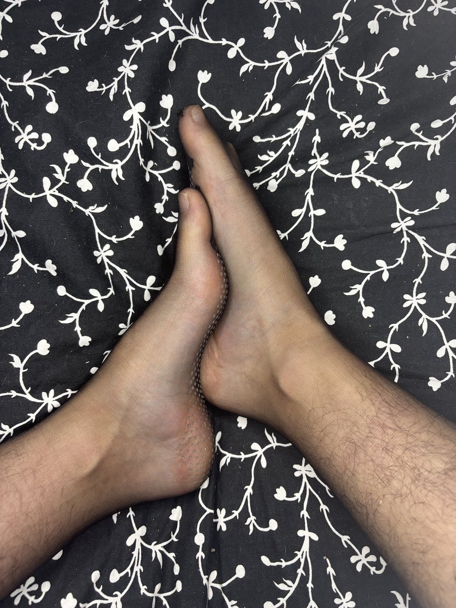 Send money bitch #foot #footfetısh #germaster #feet #feetworshi̇p #slave