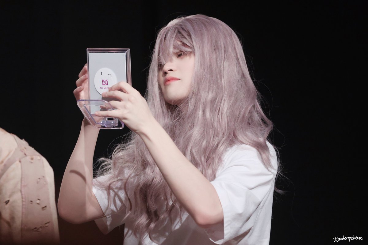 𝐒𝐭𝐫𝐚𝐰𝐛𝐞𝐫𝐫𝐲𝐂𝐡𝐞𝐞𝐬𝐞. tweet media