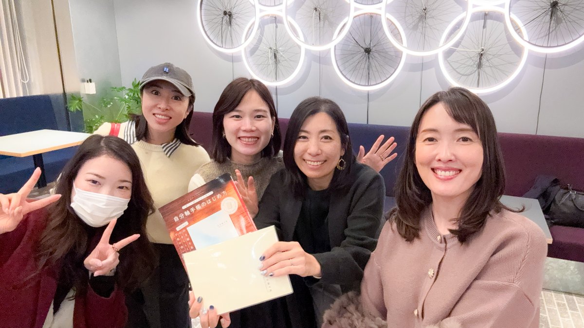 fumihaan's tweet image. 今年は少し早めに...
2025年の振り返りと、2026年の方向性をまとめました。

#InnovateHerTokyo2025 を走り抜けた今だからこそ、外側の広がりよりも、内側の深さに自然と目が向きます。
（ようやく深く考える時間が取れて嬉しい！）

例年、この振り返りはYear Compassにまとめていましたが、今年は…