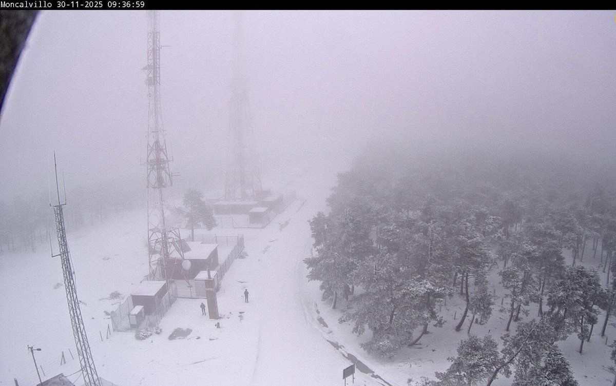 iberteltelecom's tweet photo. ❄️ Esta pasada madrugada nevó ⛄️ copiosamente en Moncalvillo (La Rioja) https://t.co/6lwhjHcaAX
