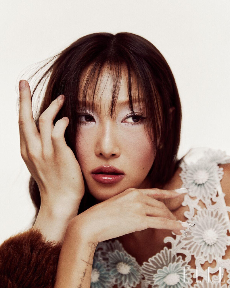 hwasacharts's tweet image. #HWASA joins IU and Heize as the only female soloists to have at least two songs achieve a Perfect All Kill (PAK) on Korean charts!