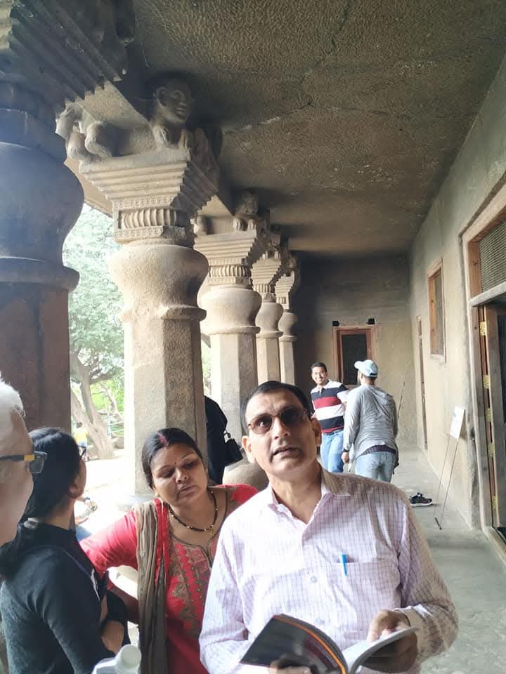 हजारों साल पहले भारत में श्रमण मिनिस्ट्री हुआ करती थी और बाकायदे श्रमण मिनिस्ट्री के कैबिनेट रैंक के मिनिस्टर हुआ करते थे।

प्रमाण नासिक की गुफा सं. 19 से मिलता है, जिसके शिलालेख में साफ तौर पर श्रमण मिनिस्ट्री के श्रमण मिनिस्टर का उल्लेख है।

तब सातवाहन राजा कान्ह का शासन था।