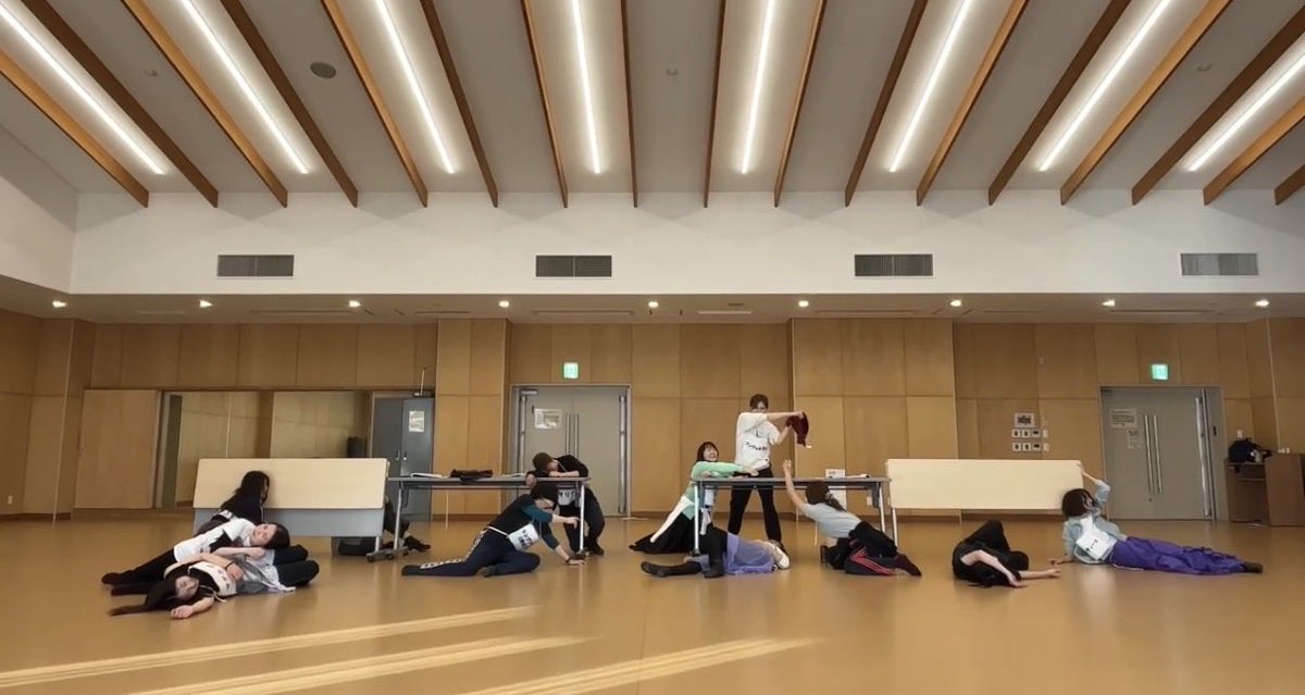 ショーも一区切りつき、本日から本公演に向けて高め練習の時期となりました！
今日の写真は、すごくたくさん練習したあるシーンから！