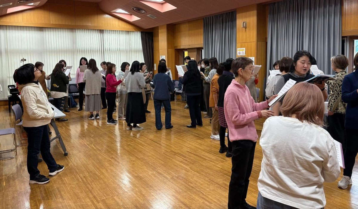 11/29(土)は通常リハでした！
午前はクリスマス会に向けてチャレンジカルテットの個別コーチング。
午後はクリスマス曲と新曲を中心に1月の文京区合唱のつどいに向けた練習を行いました。
新曲のリズムにちょっと苦戦中〜
でもみんななんだか楽しそう😆