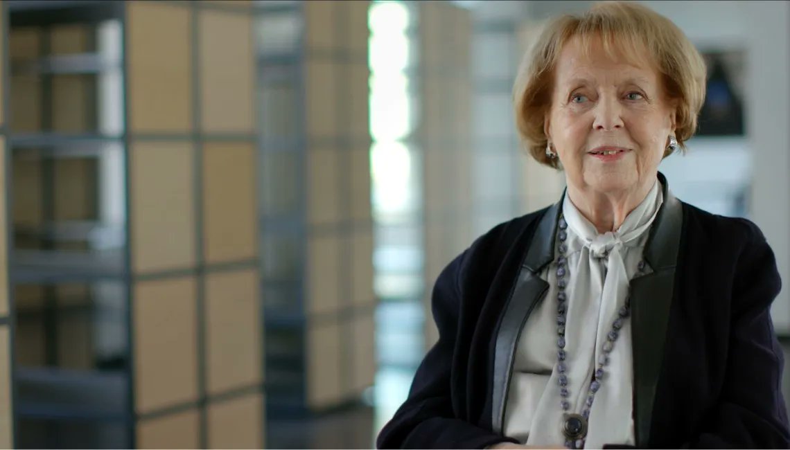 sazankaQ's tweet image. 11/29シアター・イメージフォーラムにてパメラ・ホーガン『女性の休日　THE DAY ICELAND STOOD STILL』。今から半世紀も前にアイスランドの女性の90%が当時《女性の役割》とされた家事を含む仕事一切を放棄して首都レイキャビクに集結、後の女性の地位向上へと繋げた一日を振り返るドキュメンタリー。