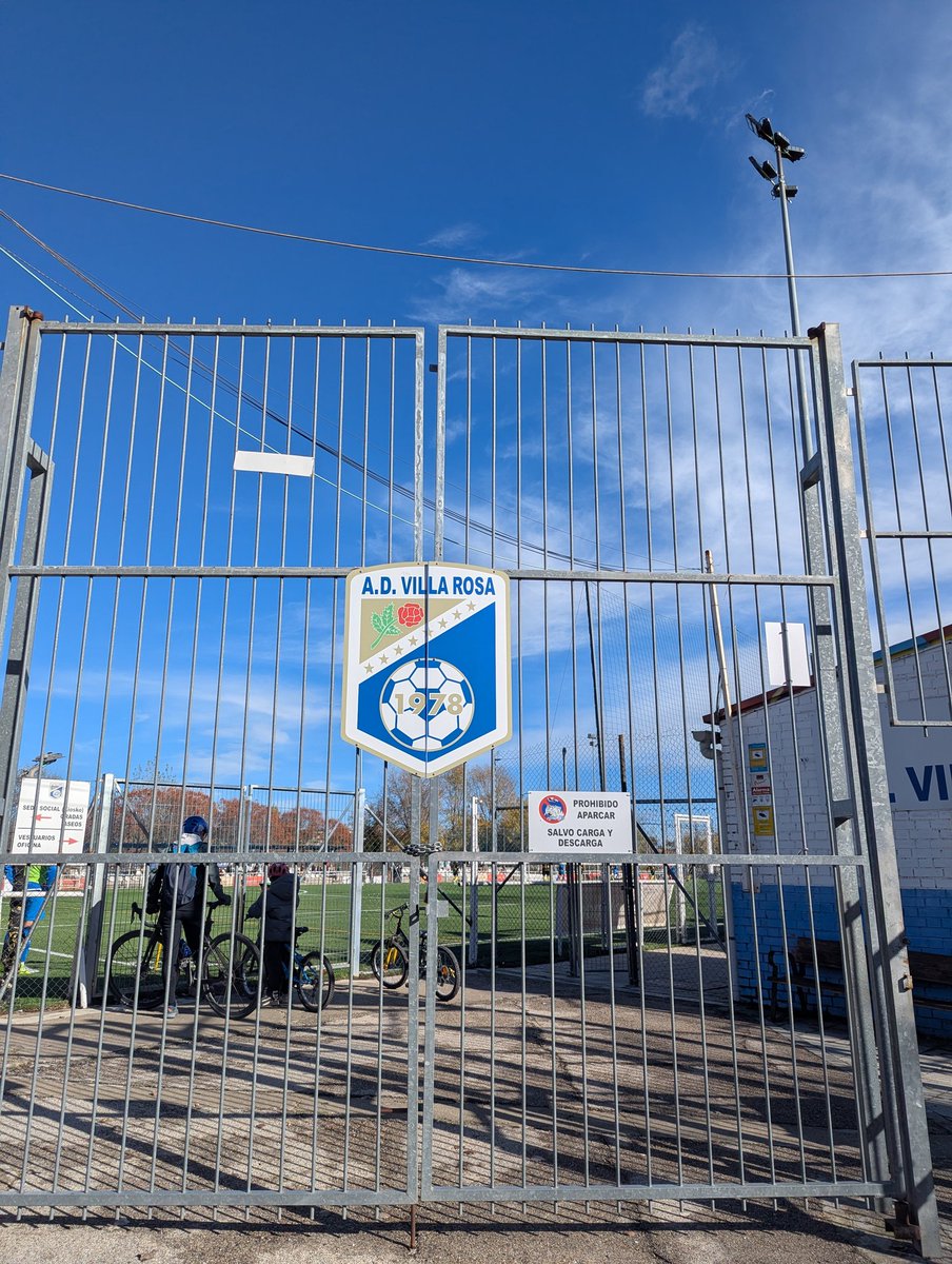 EdinburghNJS's tweet image. Some lower league Derbi action this morning with Villa Rosa Vs neighbours Barajas. Cracking morning in the sunshine and great to catch up with @Roylovesfooty ⚽⚽⚽