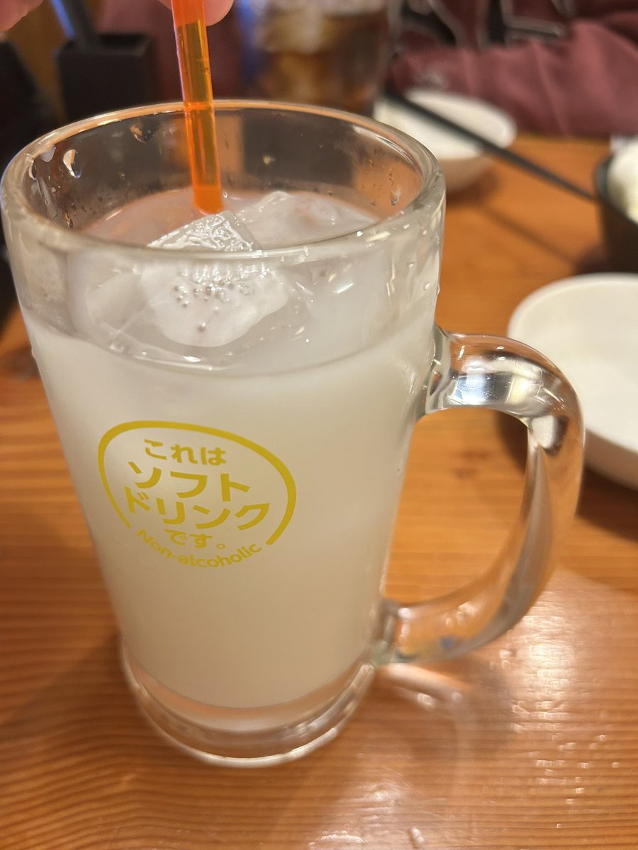 AMANE20040515's tweet photo. 居酒屋でご飯食べに来て普通やったらお酒とか飲むじゃん？
運転手はこれが宿命なのよ(？) https://t.co/wfEC9RvMHv
