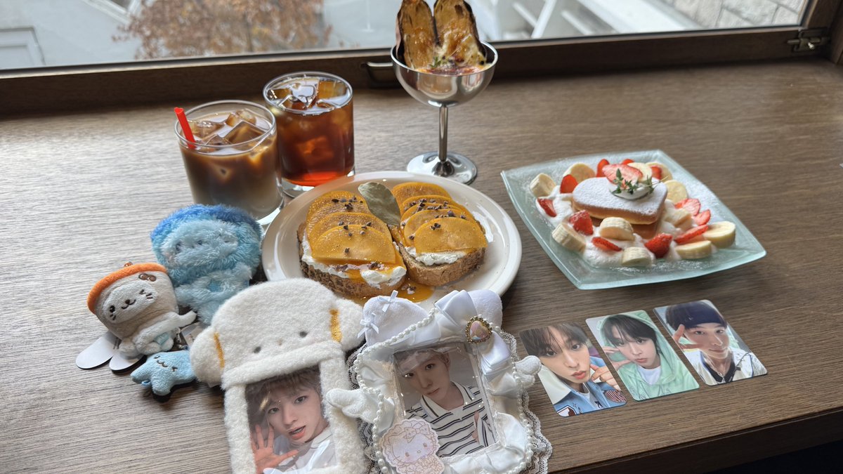 ouluvyu's tweet photo. 유우시를 기다리는 시간에

하츠하우스 홍시샌드위치 고구마크림브륄레 ♡ https://t.co/TEpHBkTpUL