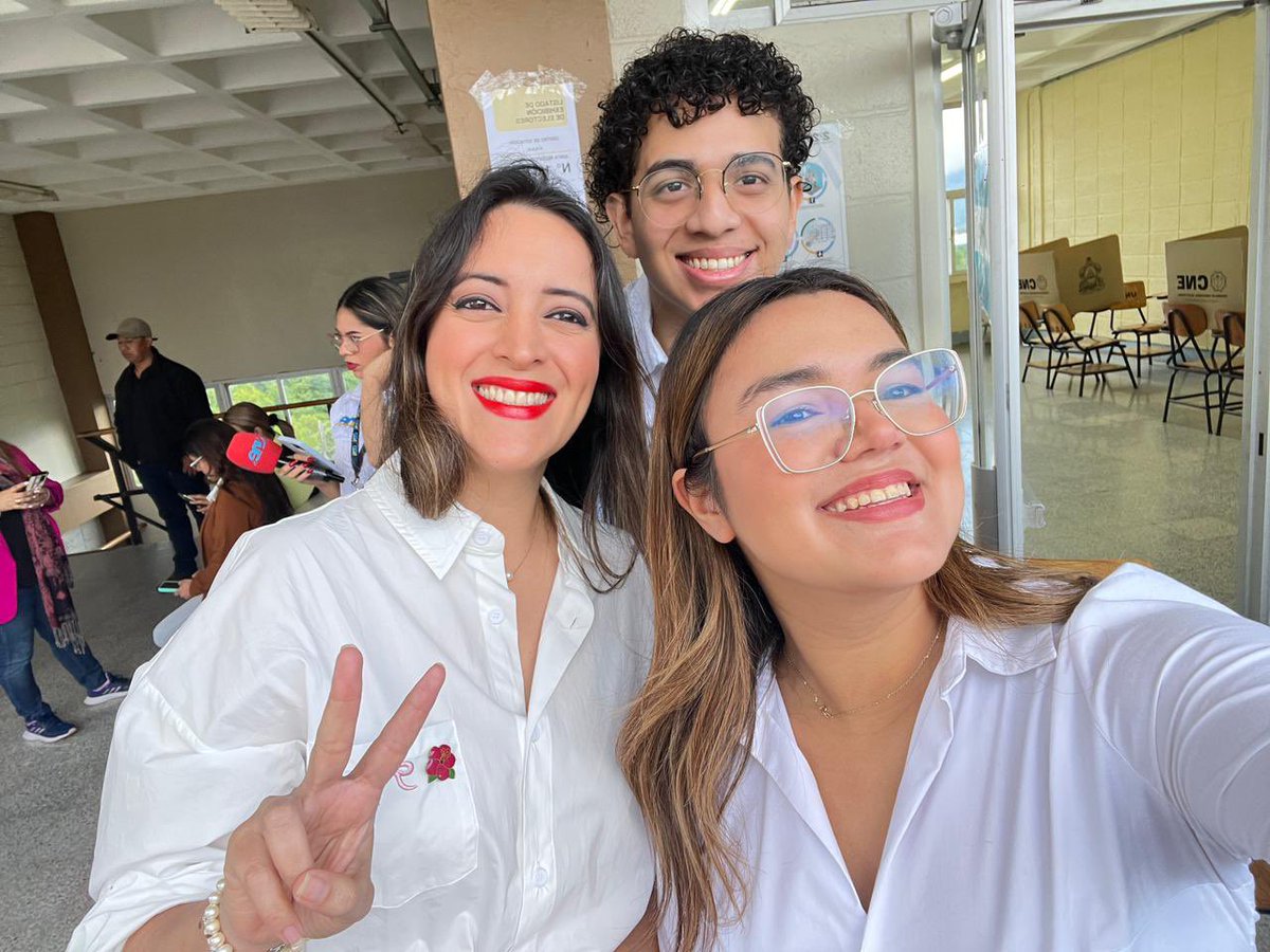 ✊🏽 Voté, y nuestra próxima presidenta también <a href="/riximga/">Rixi Moncada</a>! 😍