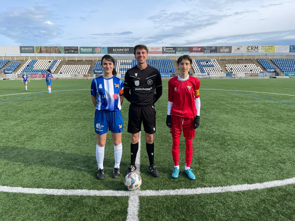 UEFigueres's tweet image. 🏁 FiNAL DEL PARTiT

#UEFigueres 2️⃣🆚1️⃣ #CEPremià

⚽⚽ Laia Palomeras

🏟️ Victòria d’ofici del primer equip femení a Vilatenim! 

👏🏻 Les jugadores unionistes han fet un partit molt seriós i han sabut patir quan el partit es complicava. 

🔒 Tornem a posar el candau a casa!