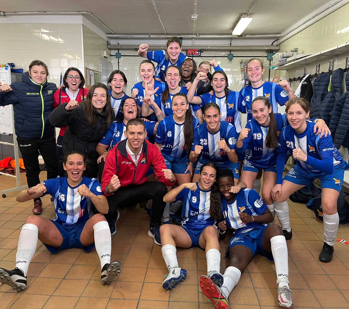 UEFigueres's tweet image. 🏁 FiNAL DEL PARTiT

#UEFigueres 2️⃣🆚1️⃣ #CEPremià

⚽⚽ Laia Palomeras

🏟️ Victòria d’ofici del primer equip femení a Vilatenim! 

👏🏻 Les jugadores unionistes han fet un partit molt seriós i han sabut patir quan el partit es complicava. 

🔒 Tornem a posar el candau a casa!