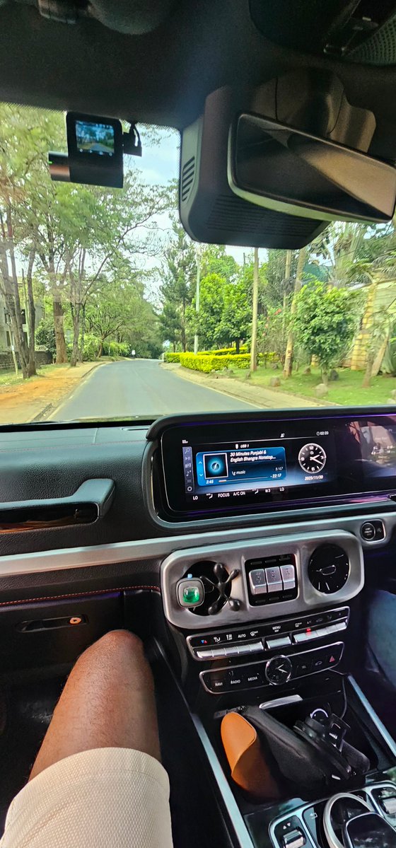 Kalasinga_'s tweet image. Passenger princessed abit in a G Wagon today and it confirmed what I always thought. The G350d/G400ds are the G Wagons to go for. Was surprised at just how cushioned the ride was compared to AMGs.