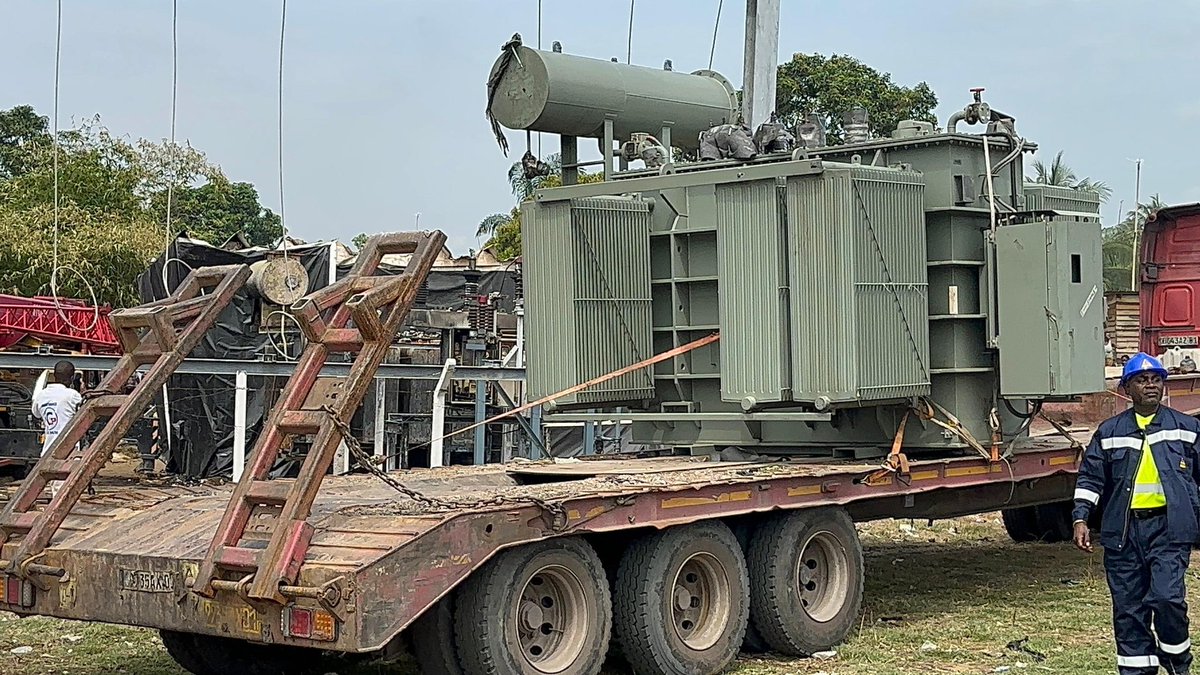 JR_Tshiteya's tweet image. #RDC
#SNEL

🔴Maluku se réillumine : 
sous l’impulsion du DG de la SNEL, Teddy Lwamba, l’électricité revient dans des quartiers qui étaient plongés dans le noir.

Maluku respire à nouveau. Après six jours d’une obscurité éprouvante, les habitants de plusieurs quartiers de la…