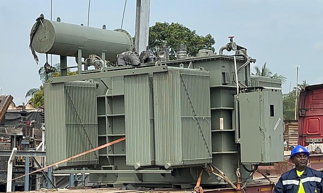 JR_Tshiteya's tweet image. #RDC
#SNEL

🔴Maluku se réillumine : 
sous l’impulsion du DG de la SNEL, Teddy Lwamba, l’électricité revient dans des quartiers qui étaient plongés dans le noir.

Maluku respire à nouveau. Après six jours d’une obscurité éprouvante, les habitants de plusieurs quartiers de la…