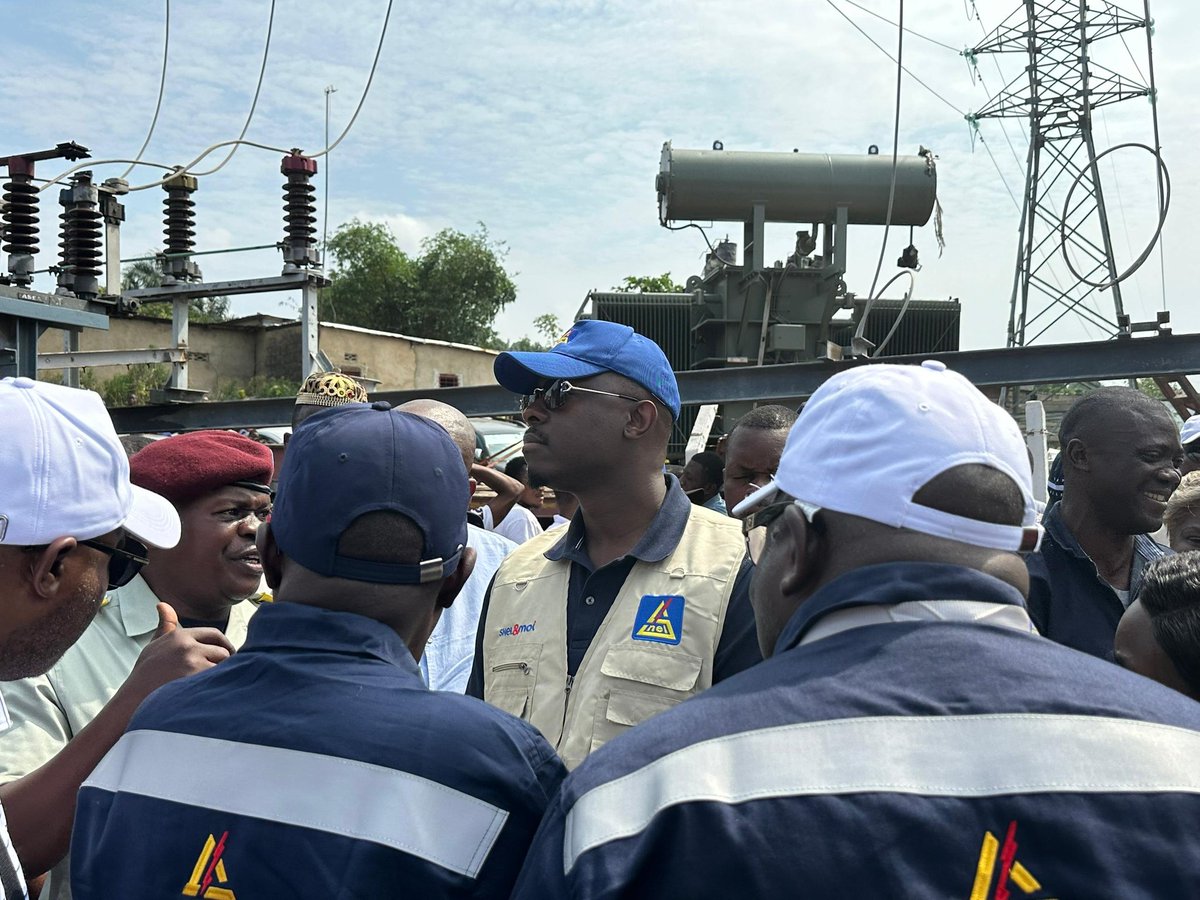 JR_Tshiteya's tweet image. #RDC
#SNEL

🔴Maluku se réillumine : 
sous l’impulsion du DG de la SNEL, Teddy Lwamba, l’électricité revient dans des quartiers qui étaient plongés dans le noir.

Maluku respire à nouveau. Après six jours d’une obscurité éprouvante, les habitants de plusieurs quartiers de la…