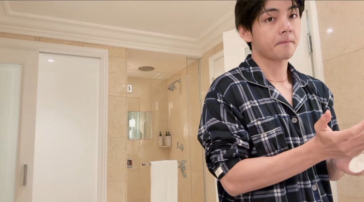 sgmin_seven's tweet image. IMAGINE WAKING UP AND LOOKING LIKE THIS???