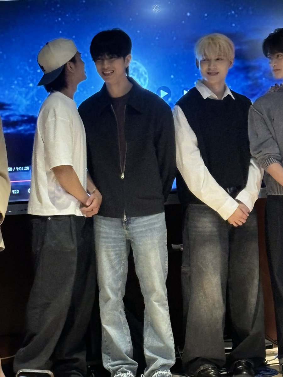 SolidH7NKyler's tweet image. [🌟]

📸 HORI7ON KYLER

BEYOND HORI7ON

#ARTI7ONUnplugged
#HORI7ONCanvasOfKindness
#HORI7ONHeartsTogether
#HORI7ON