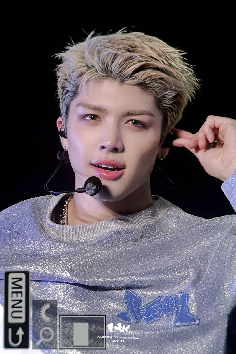 hhtpsmaki's tweet image. the gods sculptued each of his features carefully, that face card is a work of art