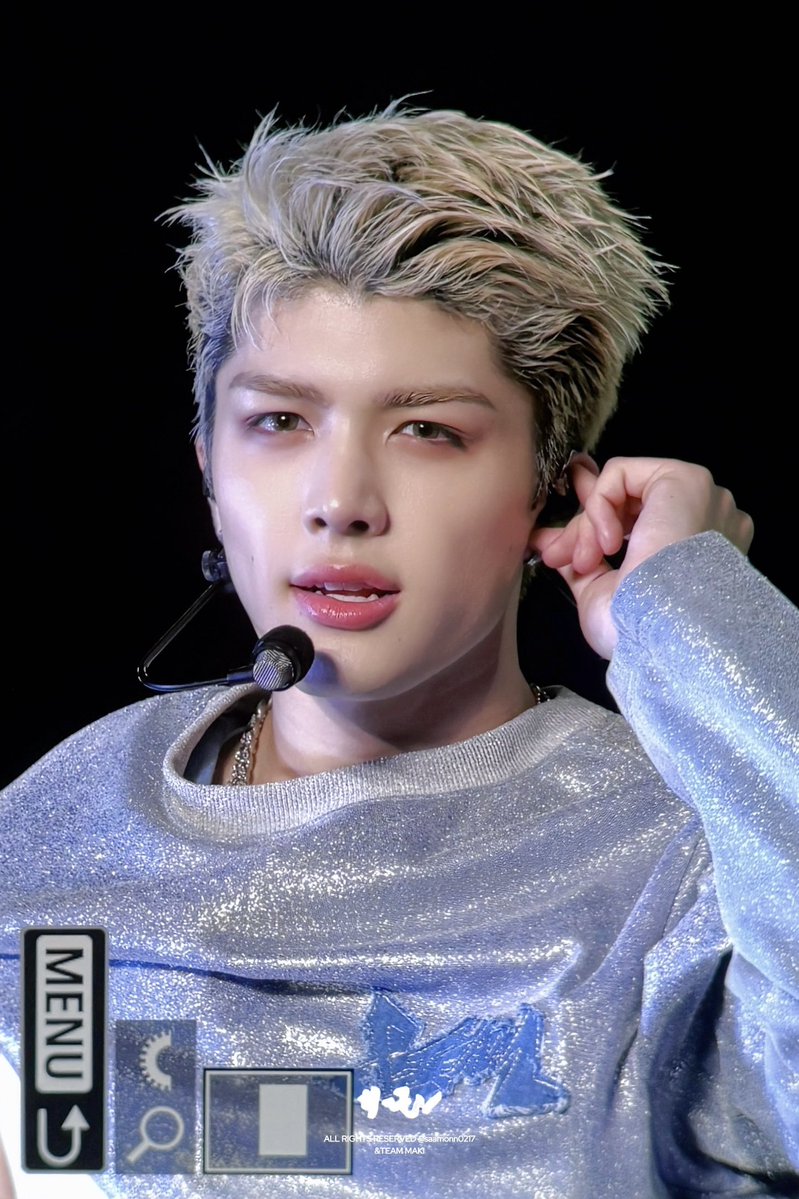 hhtpsmaki's tweet image. the gods sculptued each of his features carefully, that face card is a work of art