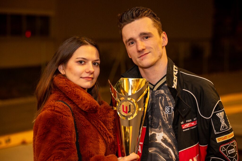 CGN LeeoV tweet media