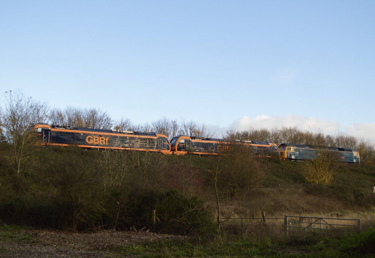 99003 and 004 with 47749 heading away from Portbury towards Pill.