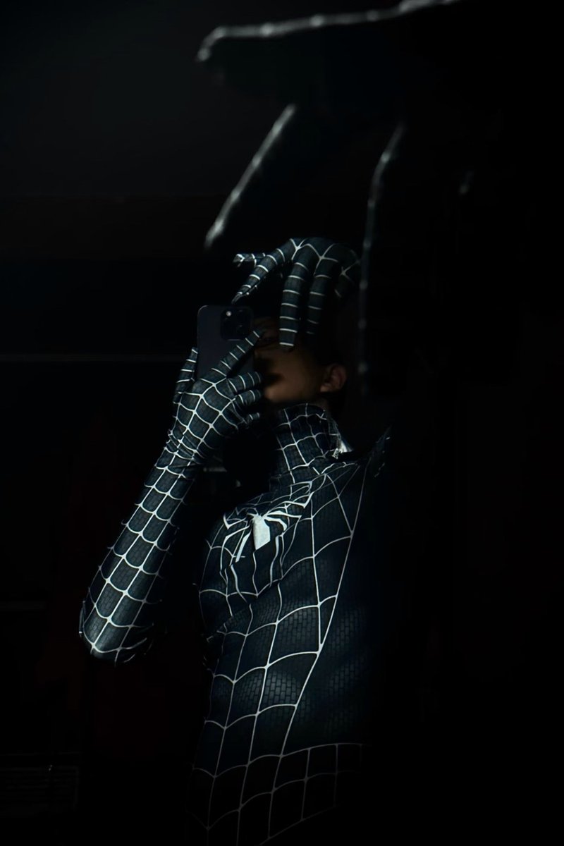 夜晚出动的蜘蛛侠😄