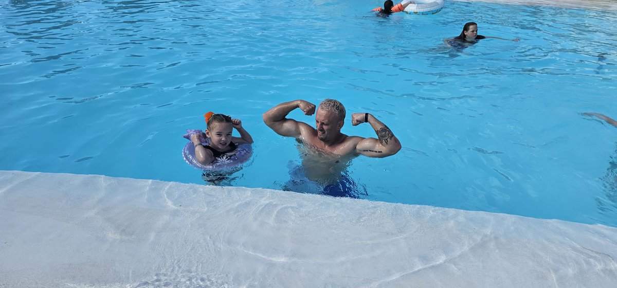 RICKERSRG's tweet photo. Obligatory holiday photos https://t.co/WNxckOJEuD