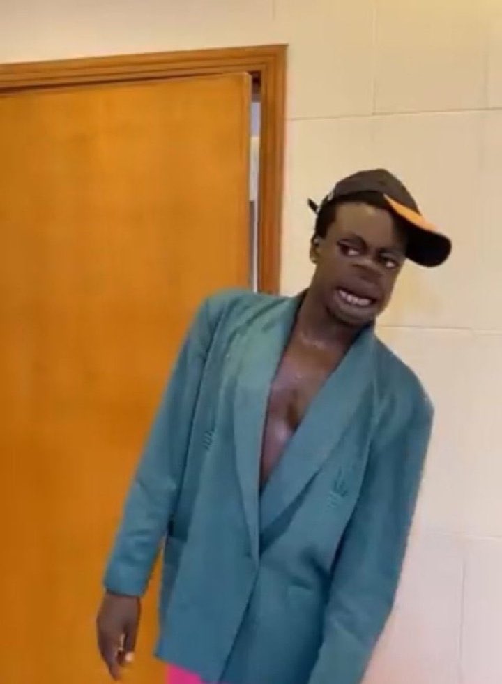 Thefive53's tweet image. Subu Nkubu bihuriye? H.E arabuza abantu kuba imbata z’amadini bagakora abandi kugirango bashimwe bakumva ibindi 😏