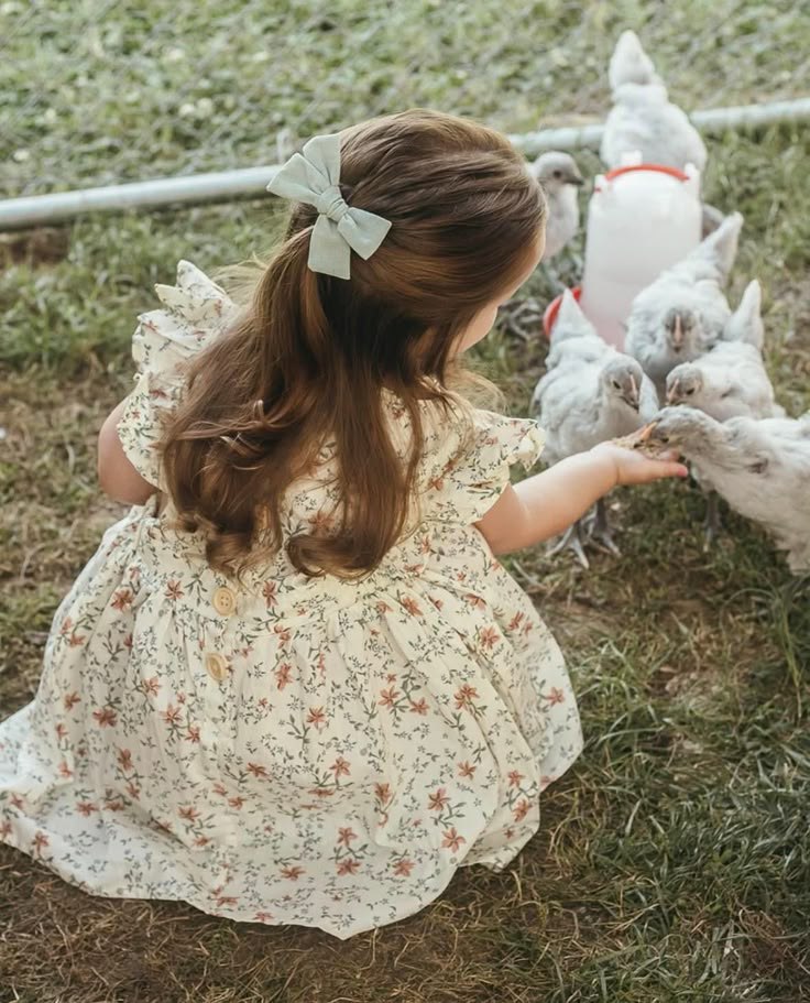 أجمل مافي الطّفولة
أنها لاتحمل همّاً ولاحزناً
ولاترهق نفسها بالتّفكير
ولاتبحث عن التّدبير
وتضحك من صميم القلب
مايتعب الأطفال سواء اللعب فقط.