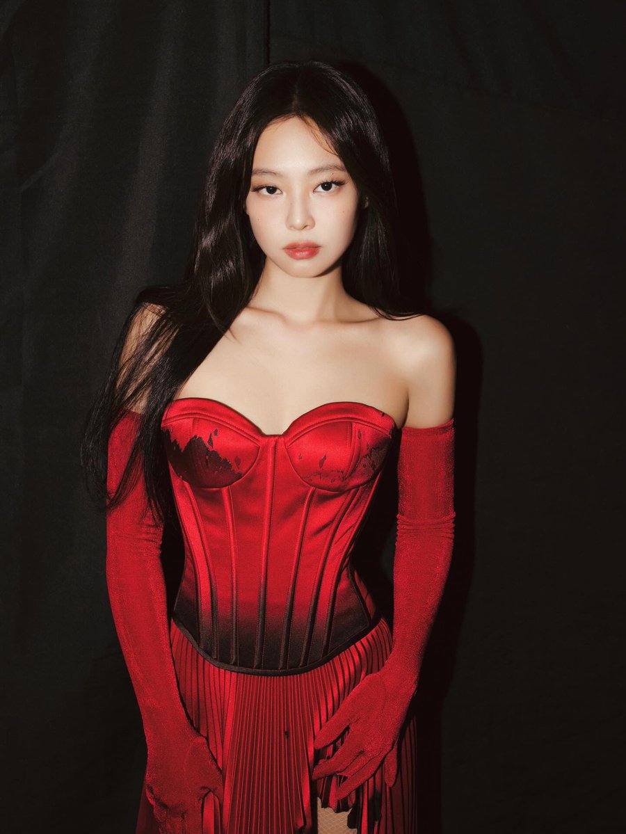 JennieKimData's tweet image. Longest Charting Songs by Female K-Pop Acts on Spotify Global Daily Chart (days): 

1. #OneOfTheGirls — 784*⭐️
2. Apt — 407*
3. Cupid Twin V. — 279
4. #LikeJENNIE — 267* ⭐️
5. Money — 266
6. How you like that — 257
7.  OMG — 230
8. Shut down — 227