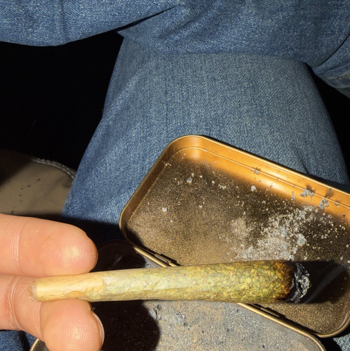 Wu12151475's tweet image. 人生就是需要快乐，能来一根是一根！

#THC #麻友 #大麻