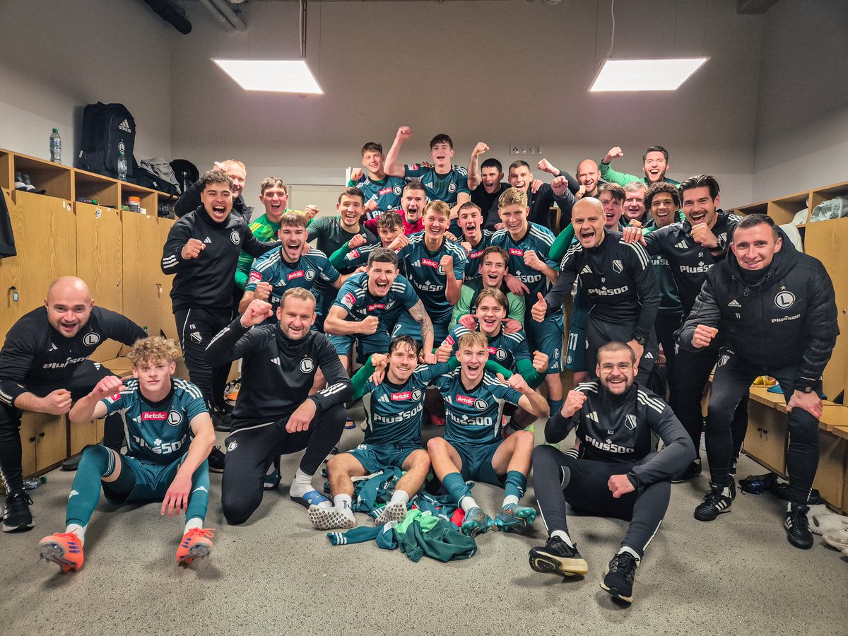 Pocztóweczka na koniec roku 🫡

📸 <a href="/annasochaa/">Anna Socha</a>

#LEGMŁA 3:0