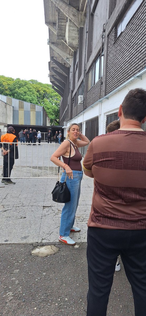 Llegando a la casa del Campeón a emitir el sufrgio.💪🦑🏆