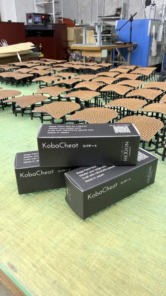 kabanbito's tweet photo. 今日のコバ塗りは拭き取りゼロ。
この相棒にほんま助けられた。

12月1日から販売開始👍
コバチートは下記より購入できます✨

@i.nfactory 
@leathercraft_palette_items 
@phoenix_1926 
@hexion.tokyo (店頭販売) https://t.co/O4ieVWtjjG