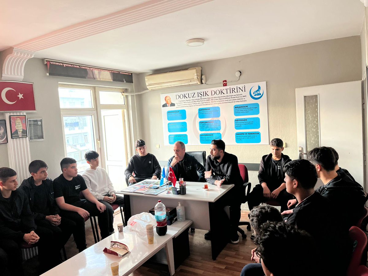 Ülkü Ocakları Manavgat İlçe Başkanlığımız, Manavgat Çağlayan Anadolu Lisesi teşkilatımızla bir araya gelerek genç bozkurtlarımızla istişarelerde bulundu.

Toplantıda, gençlerimizin yürüteceği çalışmaların önemi vurgulanarak, davamıza katkı sunacak faaliyetler üzerine