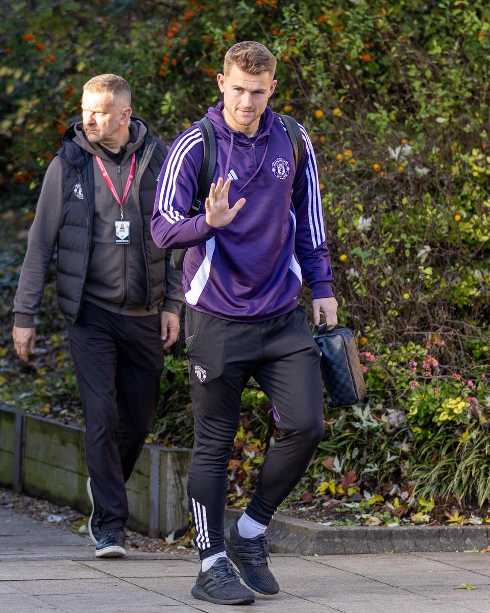 PhotoAdamBrooks's tweet photo. United in LDN 30/11/2025

@B_Fernandes8 @mdeligt_04 Patrick Dorgu @AmorimEra @AmorimBalll_ 

#ManchesterUnited #PremierLeague #MatchDay https://t.co/H2pBljpAk6