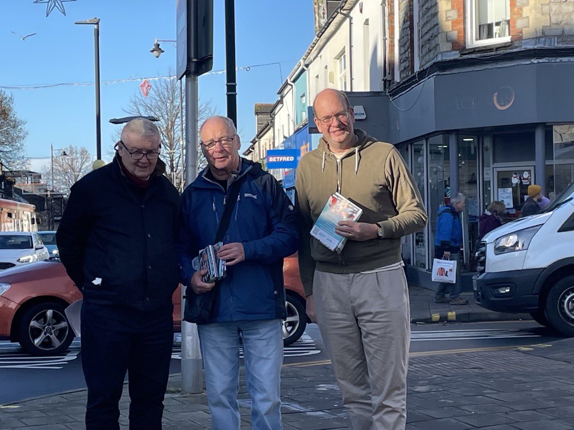ReformDaily_'s tweet image. 📣 Mark Reckless was out with the Reform Wales Cardiff team in Penarth meeting residents &amp;amp; hearing their concerns

Wales needs Reform🏴󠁧󠁢󠁷󠁬󠁳󠁿

#ReformUK #Cardiff [@MarkReckless]