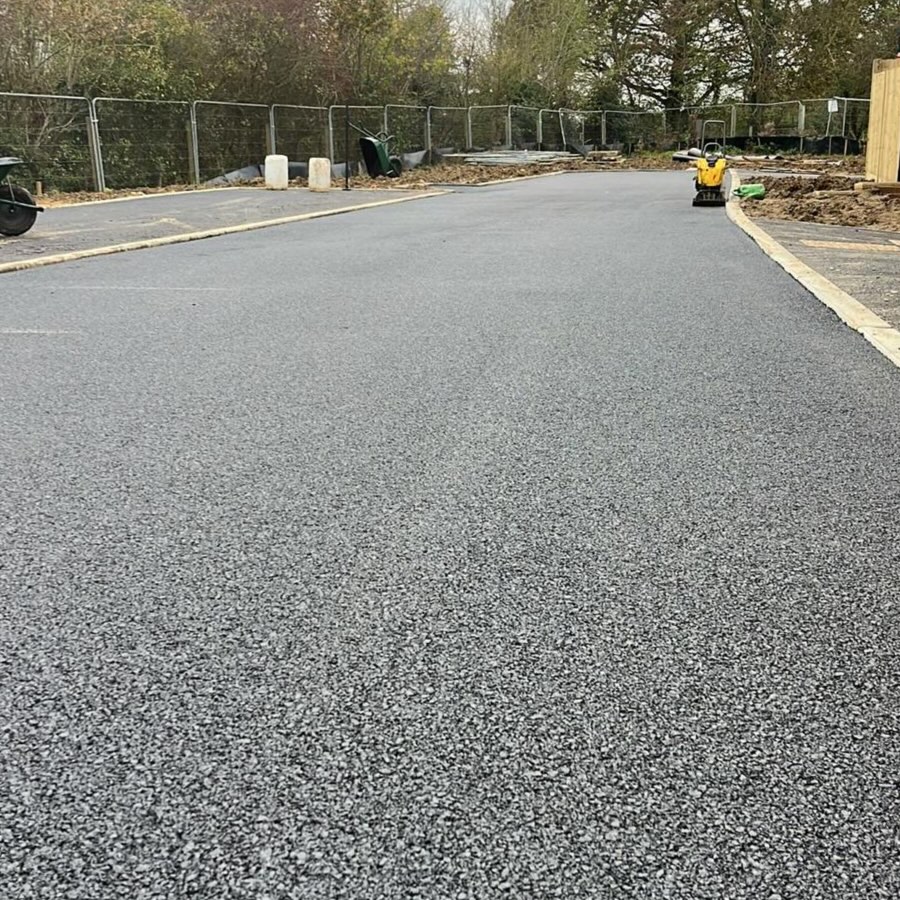 Marshall_SCL's tweet image. Some more snaps from the site works in East Sussex! Doing what we do best! Spine road surfacing works 👊🏼🌟👌🏼

#Resurfacing #TarmacDriveway #PrivateRoad #DrivewayUpgrade #RoadImprovements #driveways #roadsurfacing #roadconstruction #highways #highwaysengland #vogele