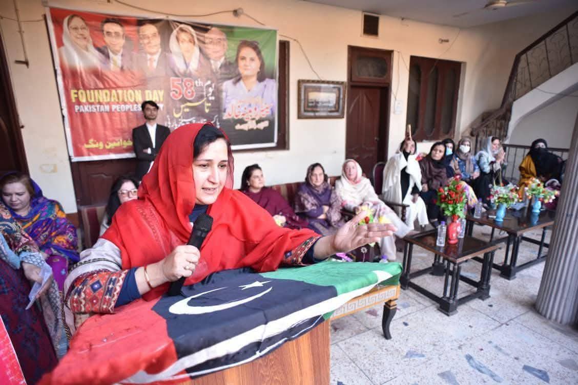 PPPDigitalKPK_'s tweet photo. ڈسٹرکٹ پشاورPPP خواتین ونگ کے زیرِ اہتمام رھ یشگا احمد زرخان بڈہ بیر میں 58واں یومِ تاسیس شاندار انداز میں منایا گیا، جس میں خواتین کی بڑی تعداد نے بھرپور شرکت کی۔
صوبائی صدر خیبرپختونخوا شعبہ خواتین اورBISP سینیٹر روبینہ خالد اور
@RubinakhalidPPP
#50YearsOfPPP #PPPDigitalKP https://t.co/dV0pmctjRE