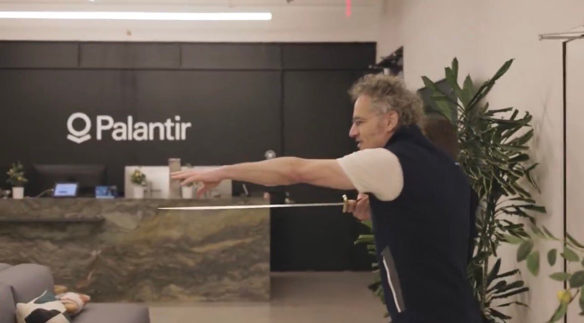 kevinsxu's tweet image. I don&apos;t want this critique/observation to come across as too personal or against any specific writer 

Big opinion-having newsletters are a symptom, less a cause, of the issue. I often lazily chalk this up to: don&apos;t hate the player, hate the game. That conveniently absolves all…