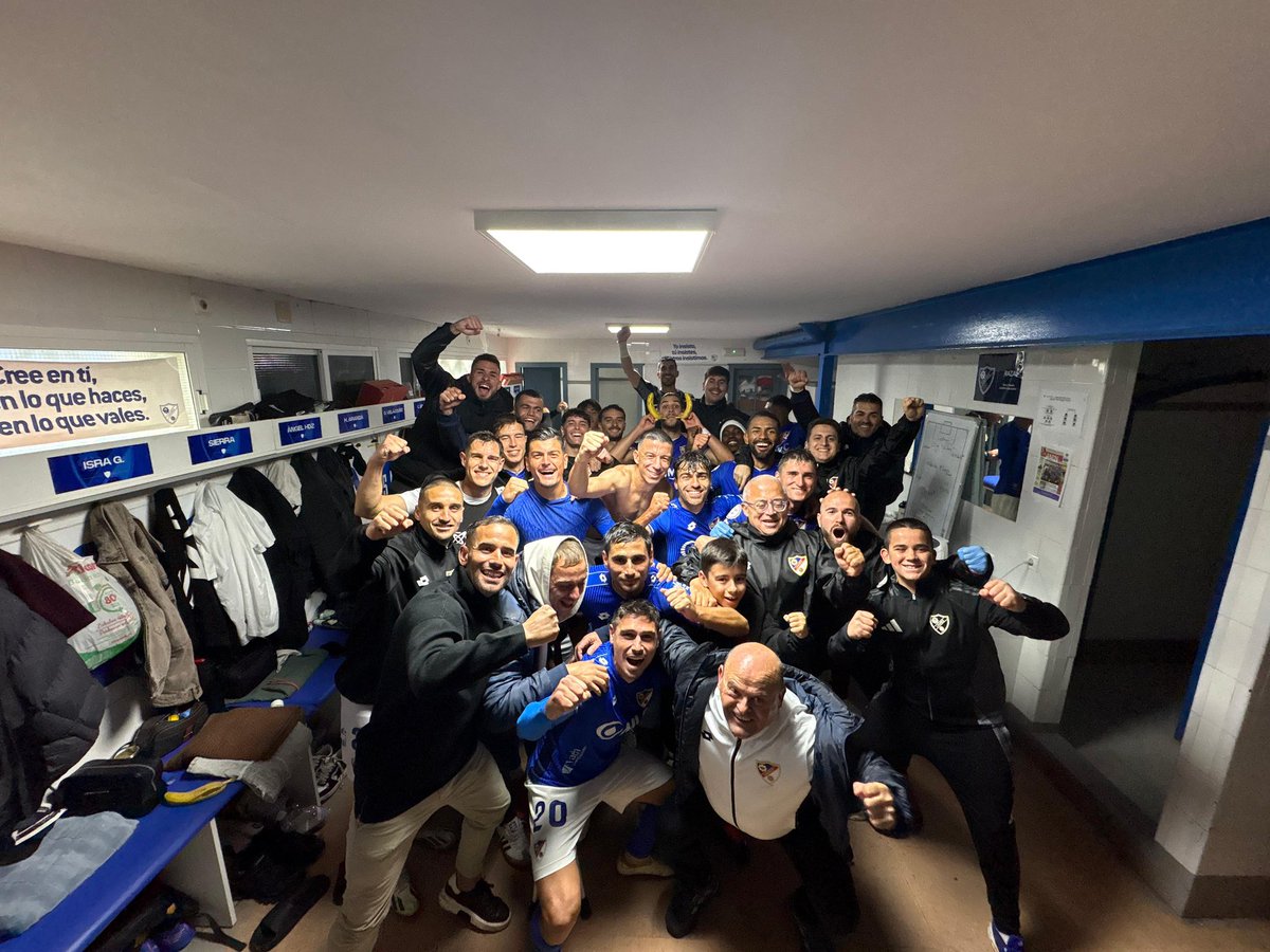 Estos tíos tienen unos 🥚🥚 enormes.

#EsLoQueEres 💙