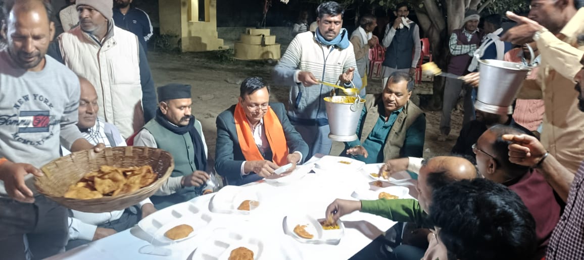 DrRSharma_BJP's tweet image. आज अपनी विधानसभा क्षेत्र विथरी चैनपुर क्षेत्र स्थित ग्राम पंचायत सुंदनपुर धनेती में भंडारे में रहना हुआ ! #drraghavendrasharma #MYogiAdityanath #UPCM #BJP4UP #BJP4IND #YogiAdityanath #Myogiaditynath