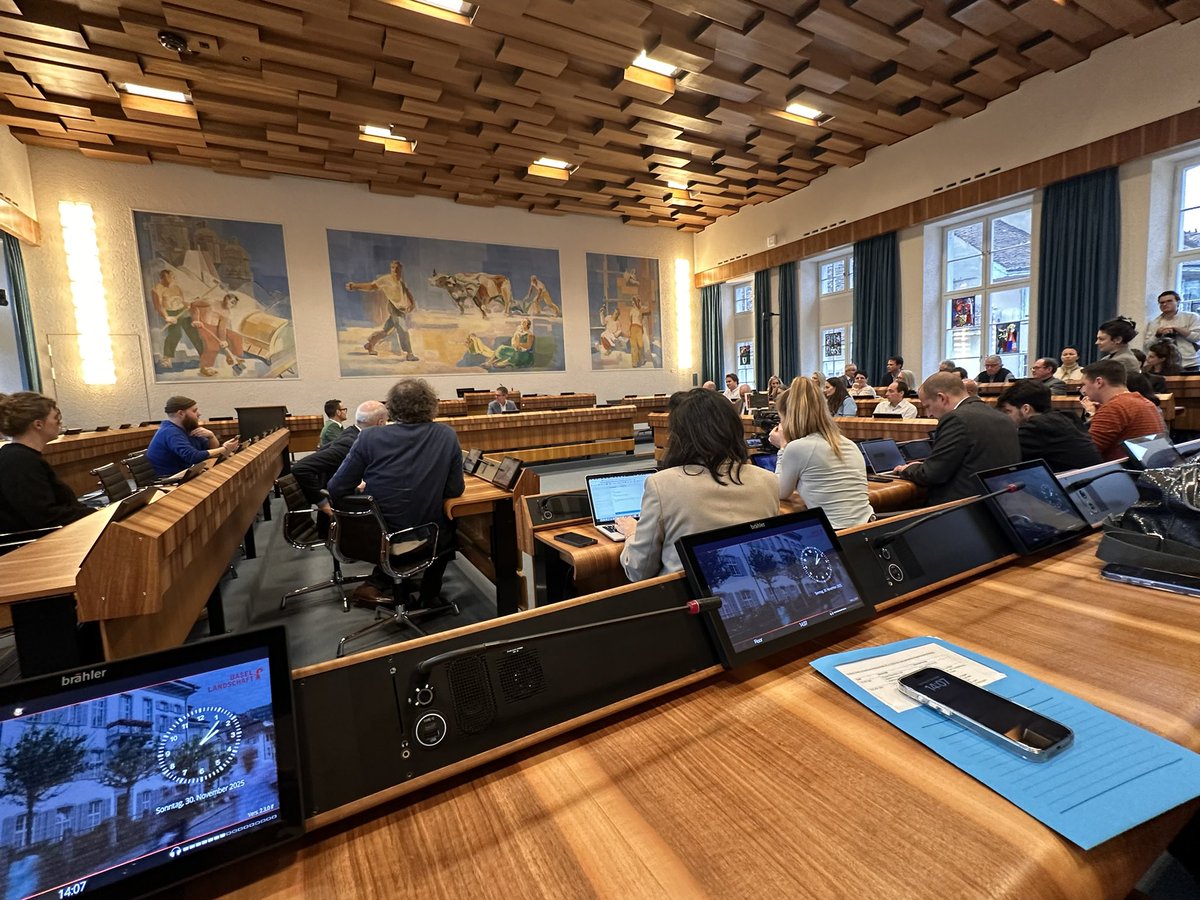 FDP_BL's tweet image. Mit der Wahl von Markus Eigenmann sprachen sich die Baselbieter Wählenden auch gegen einen Linksrutsch in der Regierung aus. Sie wollen nicht, dass Kleinparteien mit 13.6% der Stimmen zwei von fünf Sitzen haben, die Parteien rechts der Mitte (FDP, SVP) mit 41% gar keinen.