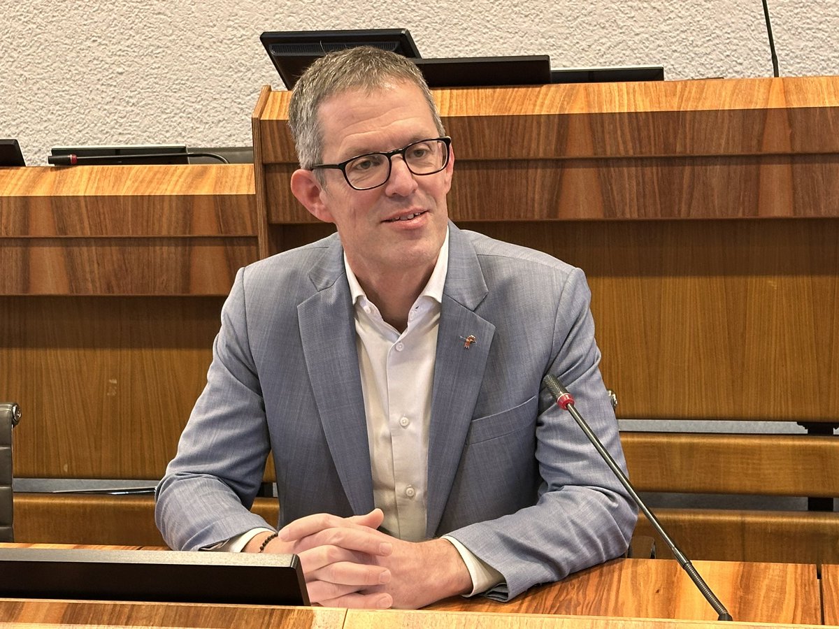 FDP_BL's tweet image. Mit der Wahl von Markus Eigenmann sprachen sich die Baselbieter Wählenden auch gegen einen Linksrutsch in der Regierung aus. Sie wollen nicht, dass Kleinparteien mit 13.6% der Stimmen zwei von fünf Sitzen haben, die Parteien rechts der Mitte (FDP, SVP) mit 41% gar keinen.