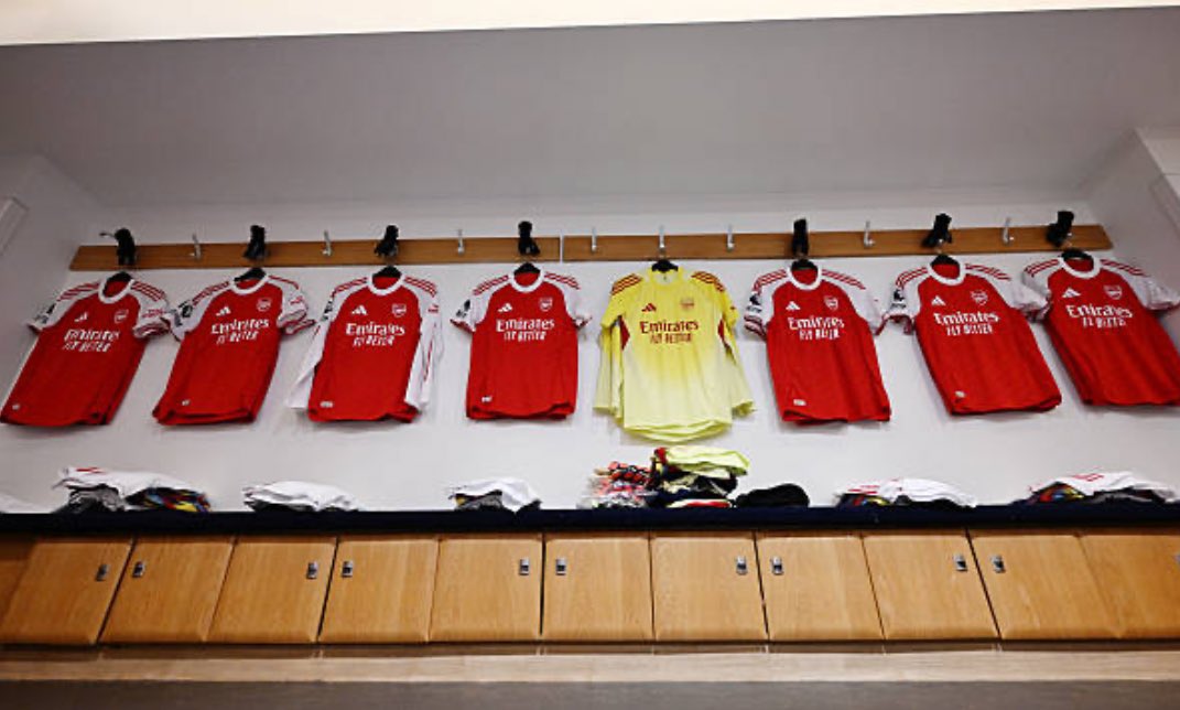 DTalkingArsenal's tweet image. Inside Arsenal’s dressing room. 🔴⚪️👕 #AFC #CHEARS #PremierLeague