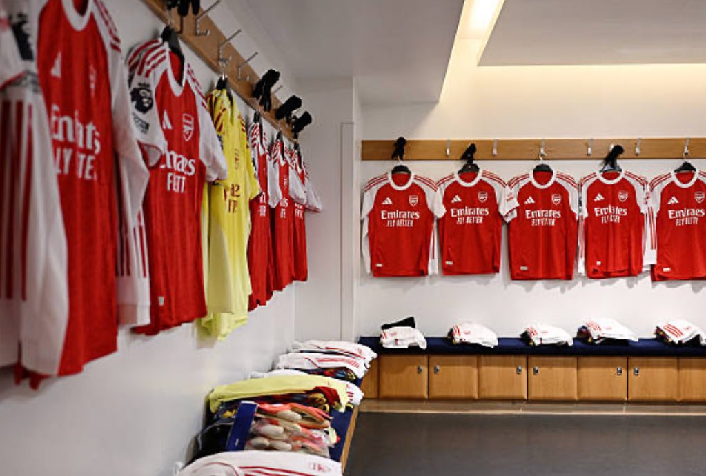 DTalkingArsenal's tweet image. Inside Arsenal’s dressing room. 🔴⚪️👕 #AFC #CHEARS #PremierLeague