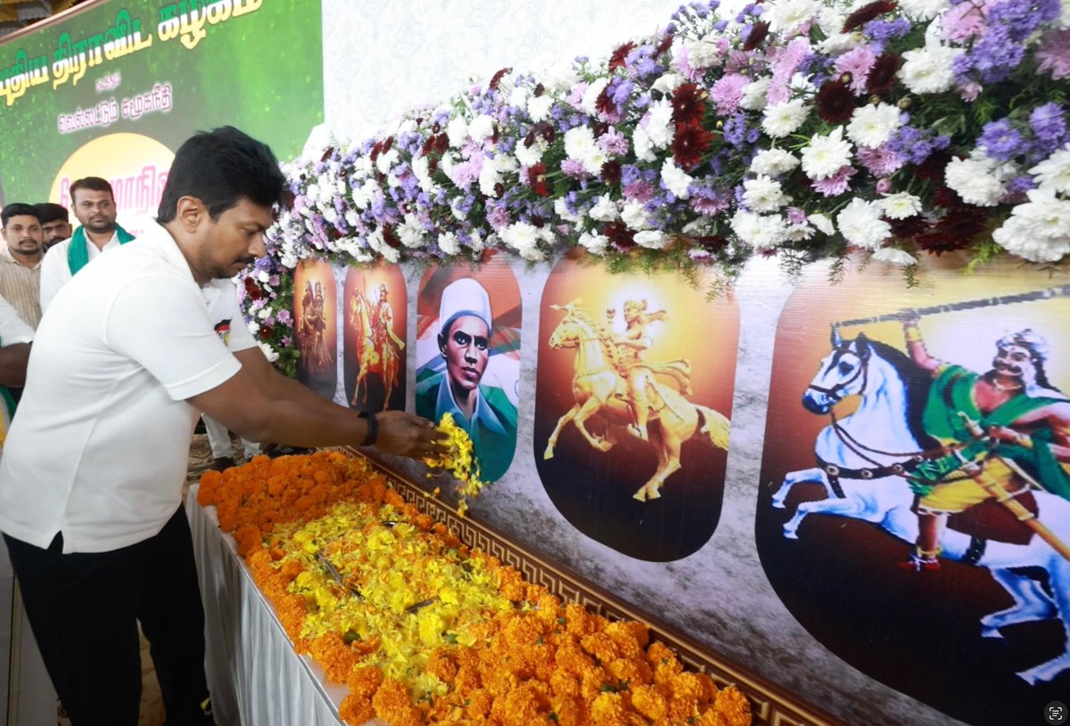 Udhaystalin's tweet image. ஈரோட்டில் புதிய திராவிட கழகம் சார்பில் இன்று நடைபெற்ற &quot;வெல்லட்டும் சமூக நீதி&quot; மாநாட்டில் கலந்து கொண்டோம். 

பேரறிஞர் அண்ணா - முத்தமிழ் அறிஞர் கலைஞர் அவர்கள் - மாண்புமிகு முதலமைச்சர் @mkstalin அவர்கள் என நம் தலைவர்களின் ஆட்சி காலங்களில் சமூக நீதியை நிலைநாட்ட தொடர்ந்து…