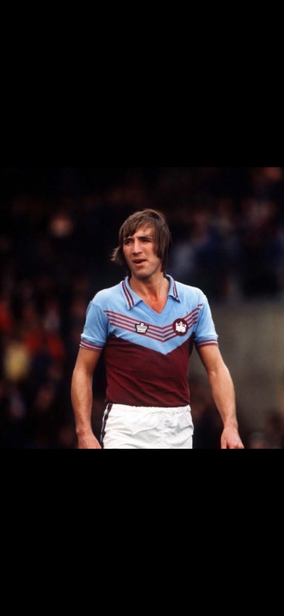 bellynel's tweet photo. The original captain, warrior, leader, a club legend a complete one off there will never be another West Ham player like bonzo #RIPBillyBonds ⚒️ https://t.co/FS0LVbplrN