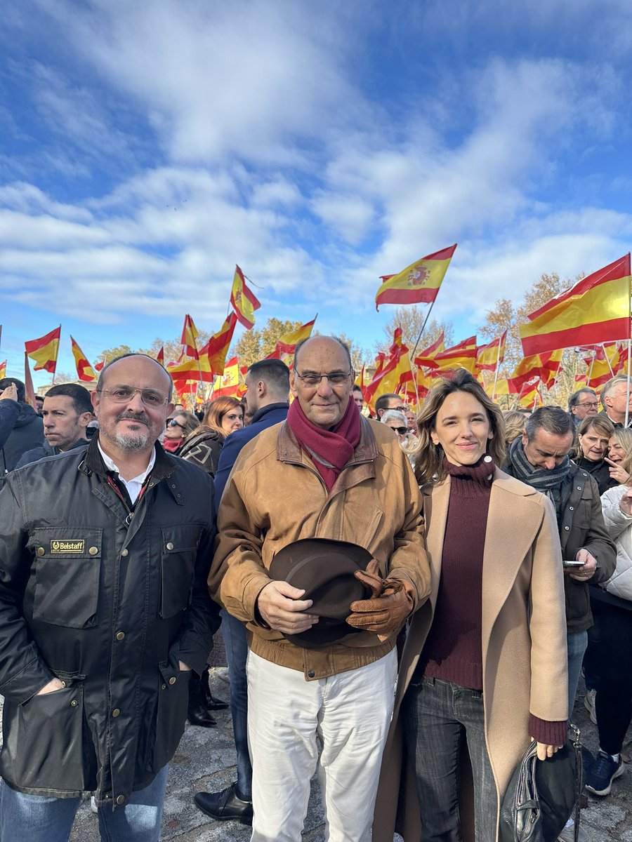 Con los mejores. 
<a href="/cayetanaAT/">Cayetana Álvarez de Toledo</a> 
<a href="/VidalQuadras/">Alejo Vidal-Quadras</a> .