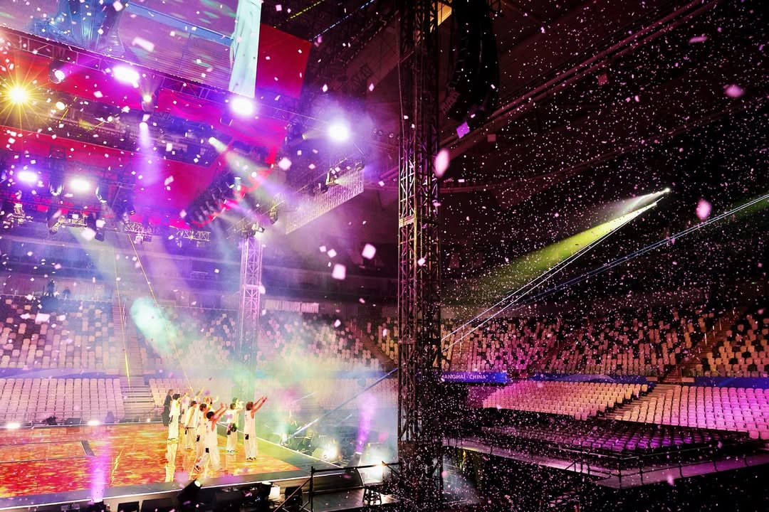2030_TeamAyu's tweet image. 浜崎あゆみ (Ayumi Hamasaki)

香港の火災を受け赤い衣装や炎の演出を変更する為に不眠不休で対応している最中、上海公演は中止となりました。
しかし、無客席の状況で本番同様のステージを開催。
人々の心情に寄り添ってくれたAyuと仲間達は、伝説を作りました。